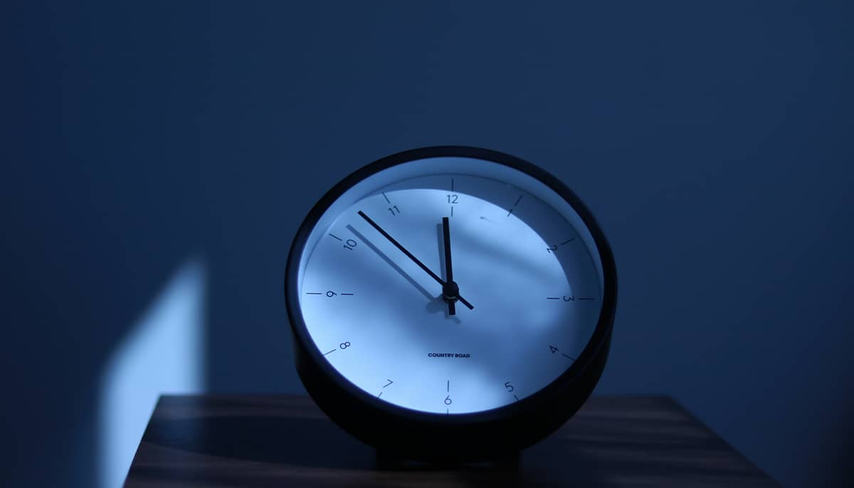 Consistent sleep and wake time (incl. weekends)