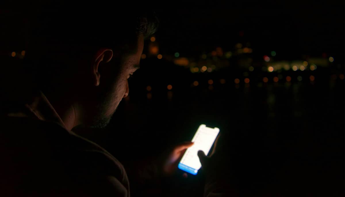 Restriction of blue light in the evening
